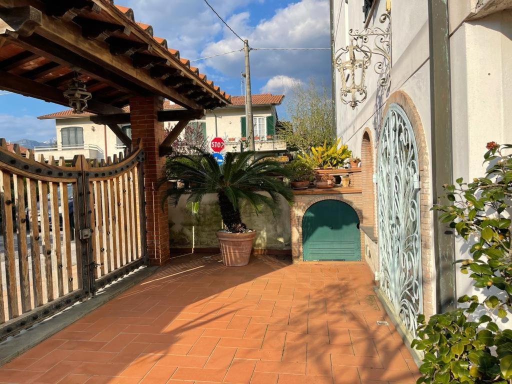 Raffinato bilocale sul mare Villa Lido di Camaiore Exterior foto