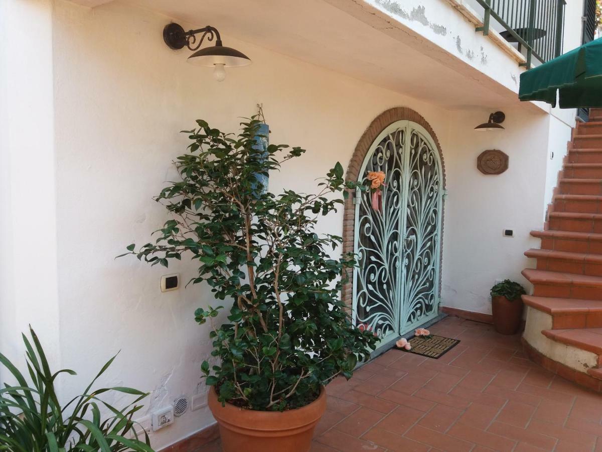 Raffinato bilocale sul mare Villa Lido di Camaiore Exterior foto