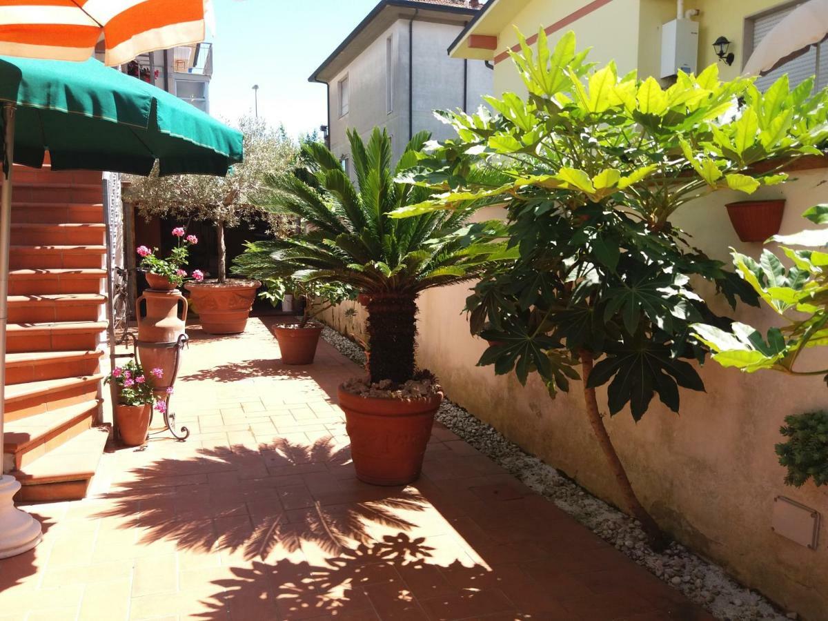 Raffinato bilocale sul mare Villa Lido di Camaiore Exterior foto